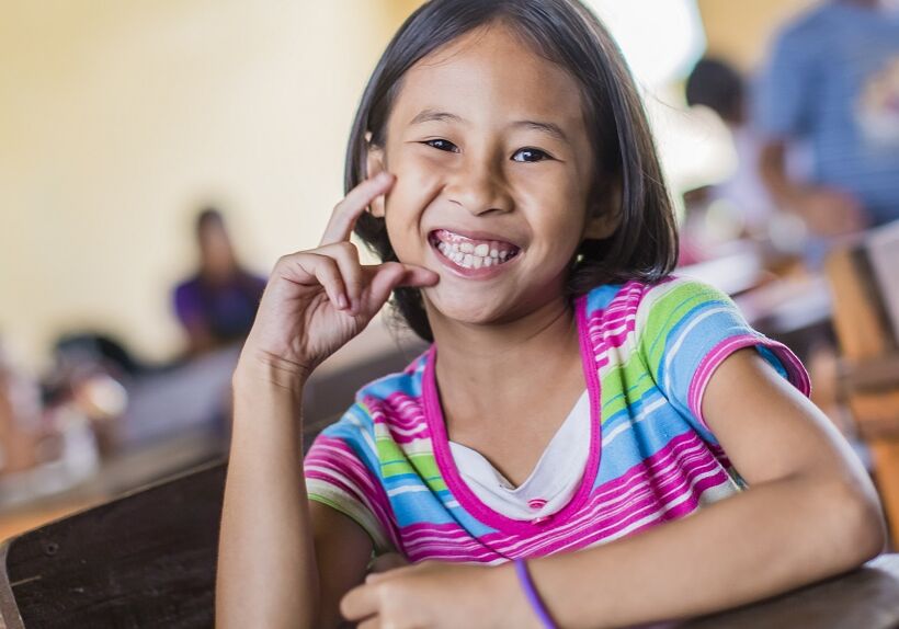 Schüler in einem provisorischen Untericht in der Städtischen Grundschule in Salcedo. 26.11.2013 auf der Insel Samar - Phillippinen    Bild: Jakob Studnar